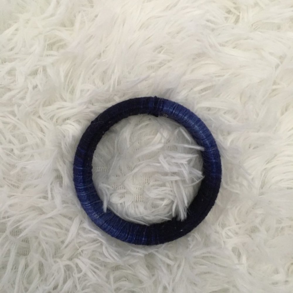 💚 5 for $15! 💚 Blue Ombre Thread Wrapped Bangle